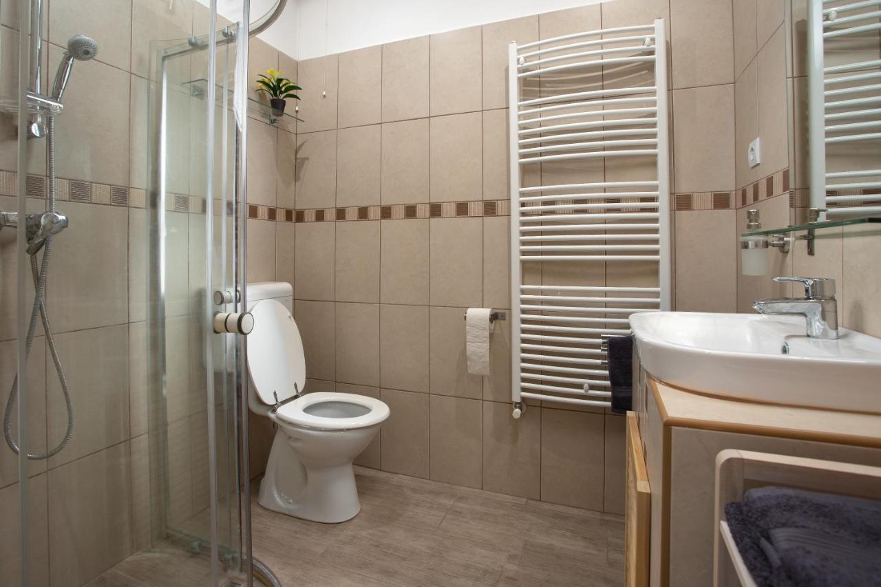Апартаменты A Charming Little Flat Just Above Szechenyi Square Печ Экстерьер фото