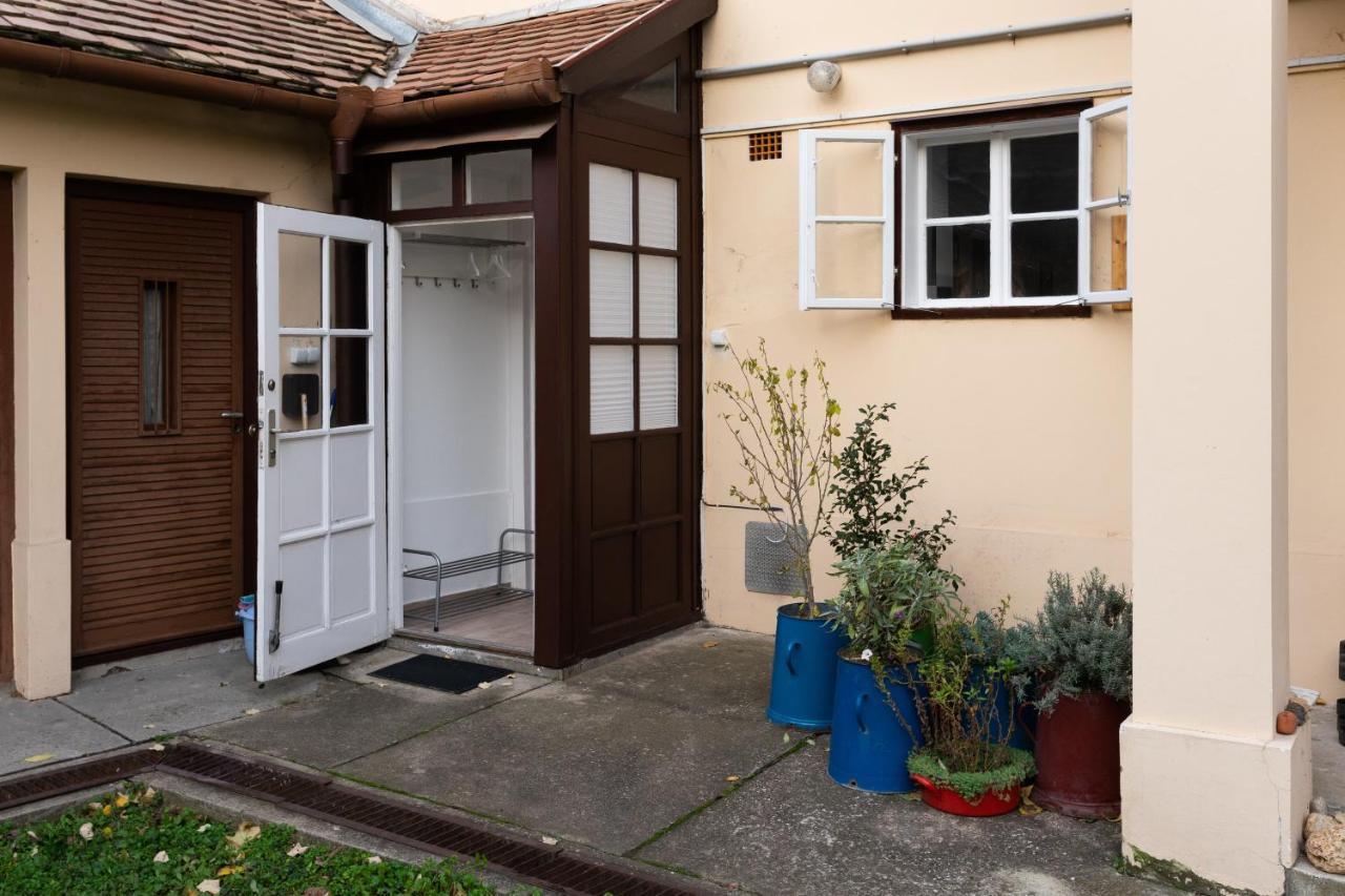 Апартаменты A Charming Little Flat Just Above Szechenyi Square Печ Экстерьер фото