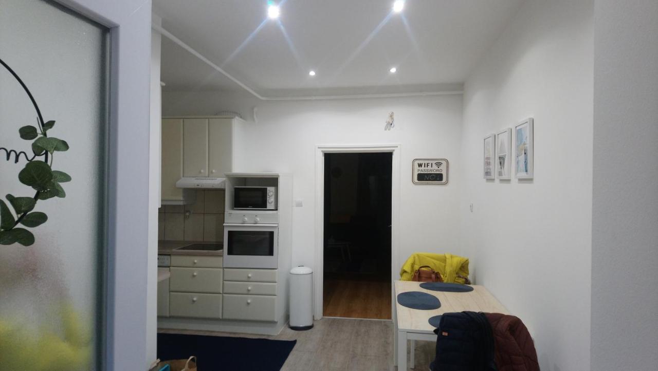 Апартаменты A Charming Little Flat Just Above Szechenyi Square Печ Экстерьер фото